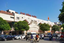 Mặt tiền chợ Đồng Xuân ở Hà Nội