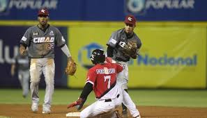 Un racimo de cuatro vueltas en la novena por hit de melvin mercedes y doble con las bases llenas de moisés sierra guió a los gigantes del cibao por 5. Los Gigantes Defienden La Cima Con Victoria Sobre El Escogido Aguiluchos Com