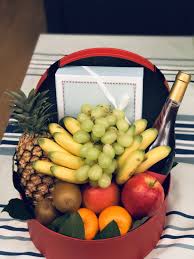 Corbeille De Fruits Et Gourmandises Fruits Et Legumes De Saison Corbeille De Fruits Panier De Fruits