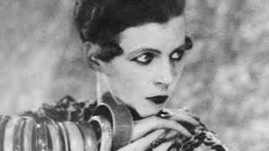 Five Love Affairs and a Friendship by Anne de Courcy review — the heiress  who made the Twenties roar