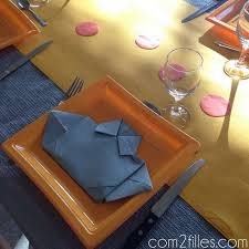Diy fleur de lotus en serviette orange. Pliage Serviette Chemise Homme