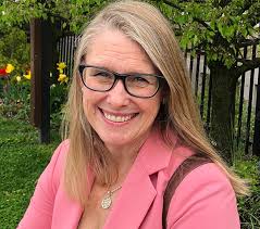 Karen Casper's Instagram, Twitter & Facebook