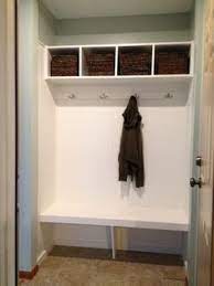Hier sollte eine nische genutzt werden für eine garderobe und schuhschrank, sowie eine abteilung für hauswirtschaft (staubsauger, reinigungsmittel usw.) 13 Nische Flur Ideen Garderobennische Flur Garderobe Flur