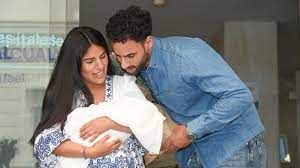 Isa Pantoja y Asraf Beno salen del hospital con su hijo Cairo: las fotos
