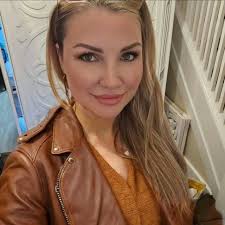 Sandra Lee (@glowngobeauties) · Windsor, ON