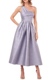 What is the best style for pear shaped women? Dresses For Pear Shaped Body Must Haves And What To Avoid