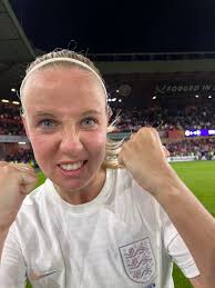 Angie Fox (@angiesfoxx)