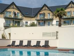 Obiekt les jardins d'arvor usytuowany jest na zachodnim wybrzeżu francji, zaledwie 150 metrów od plaży w miejscowości benodet. Residence Vacances Bleues Les Jardins D Arvor Benodet Prices Photos And Reviews