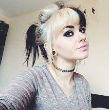22 Trendy And Tasteful Two Tone Hairstyle You Ll Love Popular Haircuts Two Toned Hair Tone Hair Short Hair Color