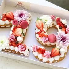 מזל טוב מתוק וורוד Gargeran Macarons Flower Cake Biscuit Meringue Vanilla Cream Strawberry Birth 19th Birthday Cakes Biscuit Cake Number Cakes