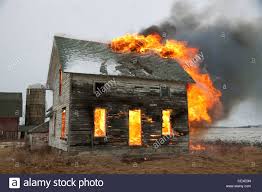 Feuerwehrauto mit farbvorlage vorlage als pdf 40.676 kostenlose bilder zum thema häuser. Brennendes Haus Stockfotos Und Bilder Kaufen Alamy
