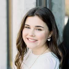 Congratulations and welcome to Kirsten Freeman Fox, Ph.D., who has been  named the next executive director of Mortar Board National College Senior  Honor Society. The national office hosted an in-person and virtual