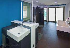 Die typische schiefrige oberfläche und die tiefschwarze farbe zeichnen diesen den porto schiefer aus. Porto Schiefer