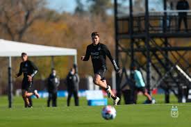 Se desempeña como delantero y su actual equipo es river plate de la primera división de argentina. Relatores Julian Alvarez A La Copa America
