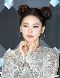 Hwang Yeji At Mnet M Countdown Space Buns Itzy Yeji Hwangyeji Itzy Itzy Bun Hairstyles Just Style