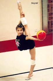Aufgrund der tatsache, dass es in taschkent keine guten orte zum. Alina Kabaeva As A Child Rus Rhythmic Gymnastics Training Rhythmic Gymnastics Gymnastics Poses