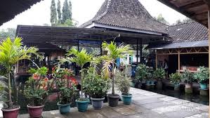 Harga tiket masuk candi borobudur ketika liburan untuk dewasa 50 ribu sedangkan untuk anak dari umur 3 sampai dengan 12 tahun seharga 25 ribu, jika anda. Basah Basahan Seru Di Taman Air Tlatar Boyolali