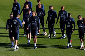 This newfound stability contributed to some promising showings. France Football Training Mirror Online