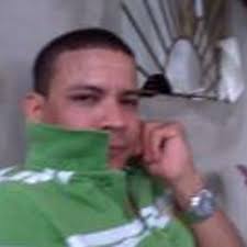 Listen to playlists featuring Ella ya no cree en el amor by REDIMI2 OFICIAL  online for free