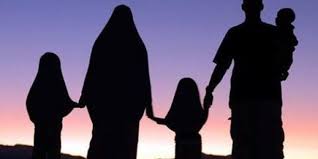 Gambar kartun keluarga berlima foto tentang kartun yang dibahas di bawah ini yakni gambar yang mengulas tengtang kartun terkeren yang sering di gunakan buat dp di media sosial. Gambar Kartun Keluarga Muslim Bercadar