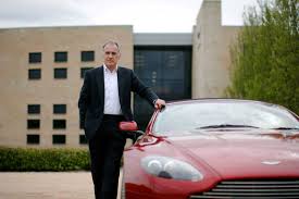 Official page for bez from the happy mondays. Ulrich Bez Der Ehemalige Aston Martin Chef Rollt Weiter Manager Magazin