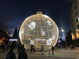 Una bola gigante y otros motivos navideños singulares iluminarán Zaragoza esta Navidad. Noticia. Ayuntamiento de Zaragoza