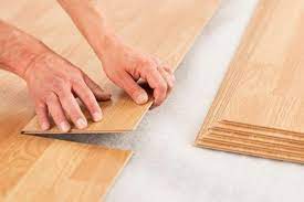 Como Colocar Piso Laminado Passo A Passo Da Instalacao Removing Laminate Flooring Wood Laminate Flooring Laminate Flooring