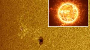 Diberi nama rr245, planet yang sepenuhnya ditutupi lapisan es itu berjarak hampir 10 miliar kilometer dari matahari. Bintik Matahari Seukuran Mars Mengarah Ke Bumi Berpotensi Berdampak Buruk Pada Bumi Tribunnews Com Mobile