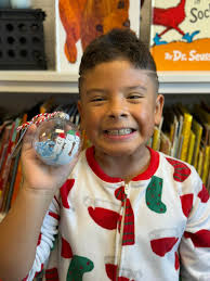 Love these fingerprint snowmen globes! ☃️ Photo Spotted