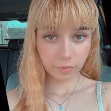 Elisa Ruelas's Instagram, Twitter & Facebook