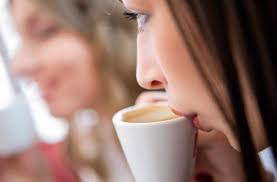 En réalité, on a parfaitement le droit de boire de l'eau avant une prise de sang. Boire Du Cafe Preserve Les Arteres Planete Sante