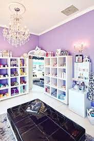 A Cute Way To Set Up Product To Buy In A Salon At The Front Beauty Room Salon Decor Home Salon