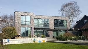 „ganz besonders war, dass man sehen kann, wie schritt für schritt das eigene haus entsteht, von der bodenplatte bis zur dachziegel. mitten in der rhön. 2 Geschossiges Einfamilienhaus Mit Flachdach In Salzgitter G S Bauwerk Schlusselfertiges Bauen Hochbau Tiefbau Sanierung Hahausen