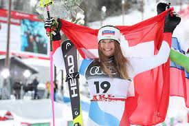Bereits ende mai hat corinne suter den skibetrieb wieder aufgenommen. Corinne Suter Hat Ihre Batterien Wieder Aufgeladen Ski Weltcup 2020 21 Aktuelle Nachrichten Und Informationen Zur Skiweltcup Wm Saison 2020 21