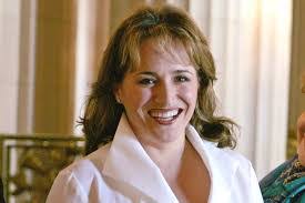 Peggy Gallek's Instagram, Twitter & Facebook