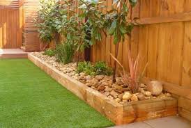 Best Beautiful And Cheap Wood Lawn Edging Ideas Decor Renewal Easy Backyard Landscaping Small Front Yard Landscaping Garden Edging