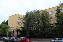 Zdeněk svěrák este un actor, umorist și scenarist ceh. Zdenek Sverak Wikipedie