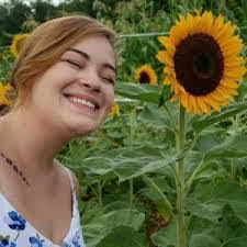 Donna Pikul's Instagram, Twitter & Facebook