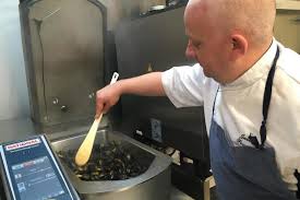 Les jeux les plus cools, spécialement pour vous ! Alencon La Recette De La Mouclade De Moules Au Curry Corsaire Avec Le Chef Julien Perrodin L Orne Hebdo