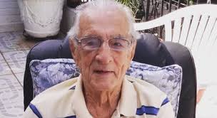 Aos 92 anos de idade o humorista orlando drummond recebeu a equipe do bonde alegria para um bate papo descontraído. Orlando Drummond O Seu Peru Tem Alta Apos 2 Meses Internado Entretenimento R7 Famosos E Tv