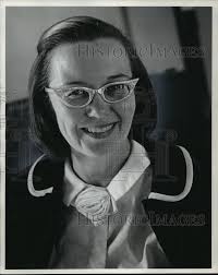 1955 Press Photo of bayside housewife Carol Collins