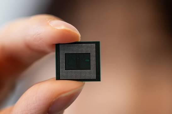 Samsung redobla sus esfuerzos para fabricar más RAM y no perder los millones de Apple Con la crisis de RAM en permanente ebullición, la industria de la electrónica de consumo transita uno