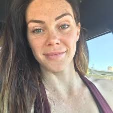 Gina Byers's Instagram, Twitter & Facebook