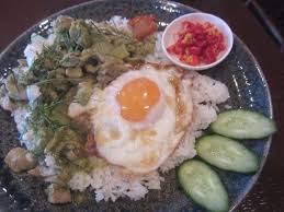 タイ料理カオマンガイ専門店 プイ 木場 で日替わりランチの 鶏肉のグリーンカレー炒め 毎日カレー と タイ料理 By エスニカン