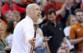 Shaka smart is the men's basketball head coach at the university of texas and he's got a phenomenal way about himself. Texas Basketball Shaka Smart Undergoes Unacceptable Loss To Iowa St