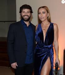 Carinha de anjo é uma telenovela brasileira produzida e exibida originalmente pelo sbt entre 21 de novembro de 2016 e 6 de junho de 2018, substituindo cúmplices de um resgate e sendo substituída por as aventuras de poliana. Sabrina Sato Planejou Sua Vida Com Duda Nagle Daqui A Cinco Anos Quero Estar Com Pelo Menos Dois Filhos E Casada Purepeople