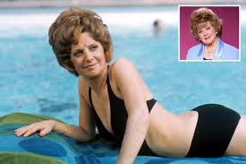She is an actress famous for portraying mavis wilton on coronation street. Coronation Street S Barbara Knox 85 Who Plays Rita Tanner Rolls Back The Years With Glam Bikini Throwback