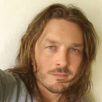 50+ profilů „Peter“