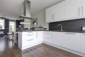 witte kunststof keuken in hoekopstelling moderne keukens ronde keuken keuken inspiratie