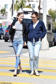 Since splitting, the parents of 3, have. Jennifer Garner S Daughter Violet 14 Is Almost As Tall As She During The Nail Care Session Oltnews